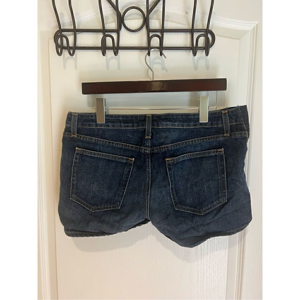 Gap Maternity Jean Shorts side stretch 6 - Picture 2 of 11